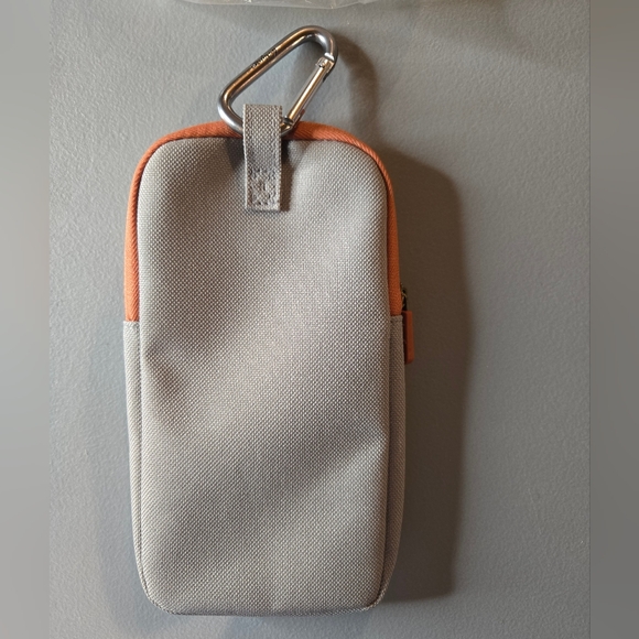 NWT Thirty-one Tech Pouch - Picture 5 of 6